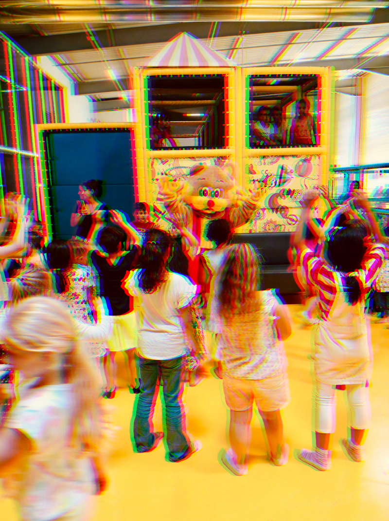 tiger avec des enfants au megazone